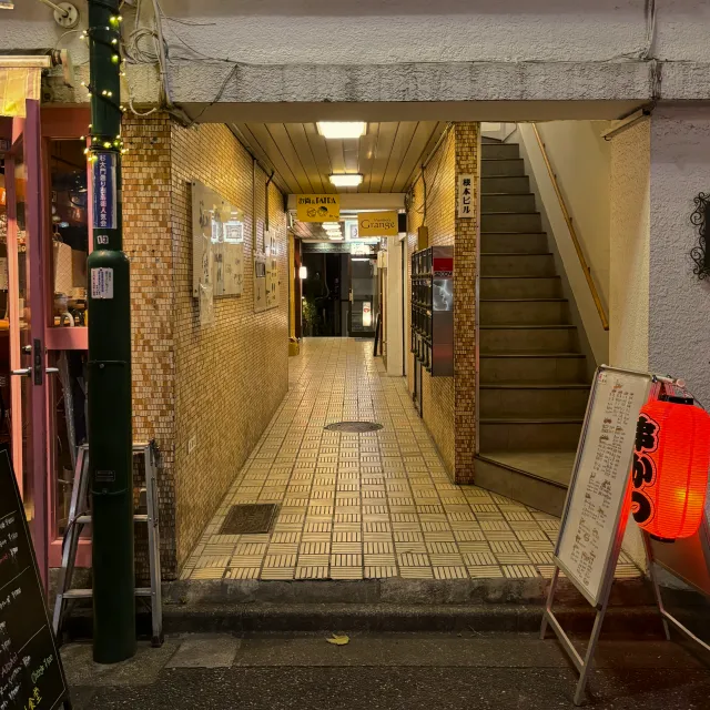 店舗へ続く通路